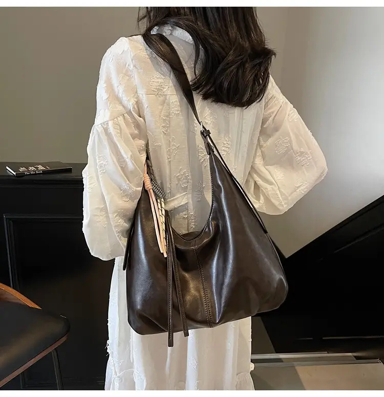 Women's Beige Leather Shoulder Bag with Adjustable Strap — feature 25