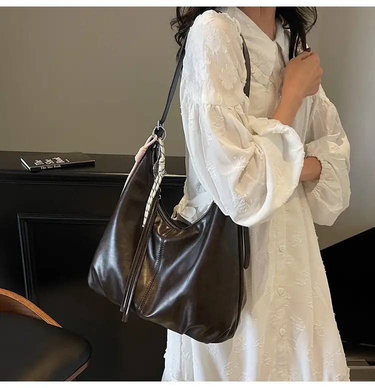 Women's Beige Leather Shoulder Bag with Adjustable Strap — feature 26