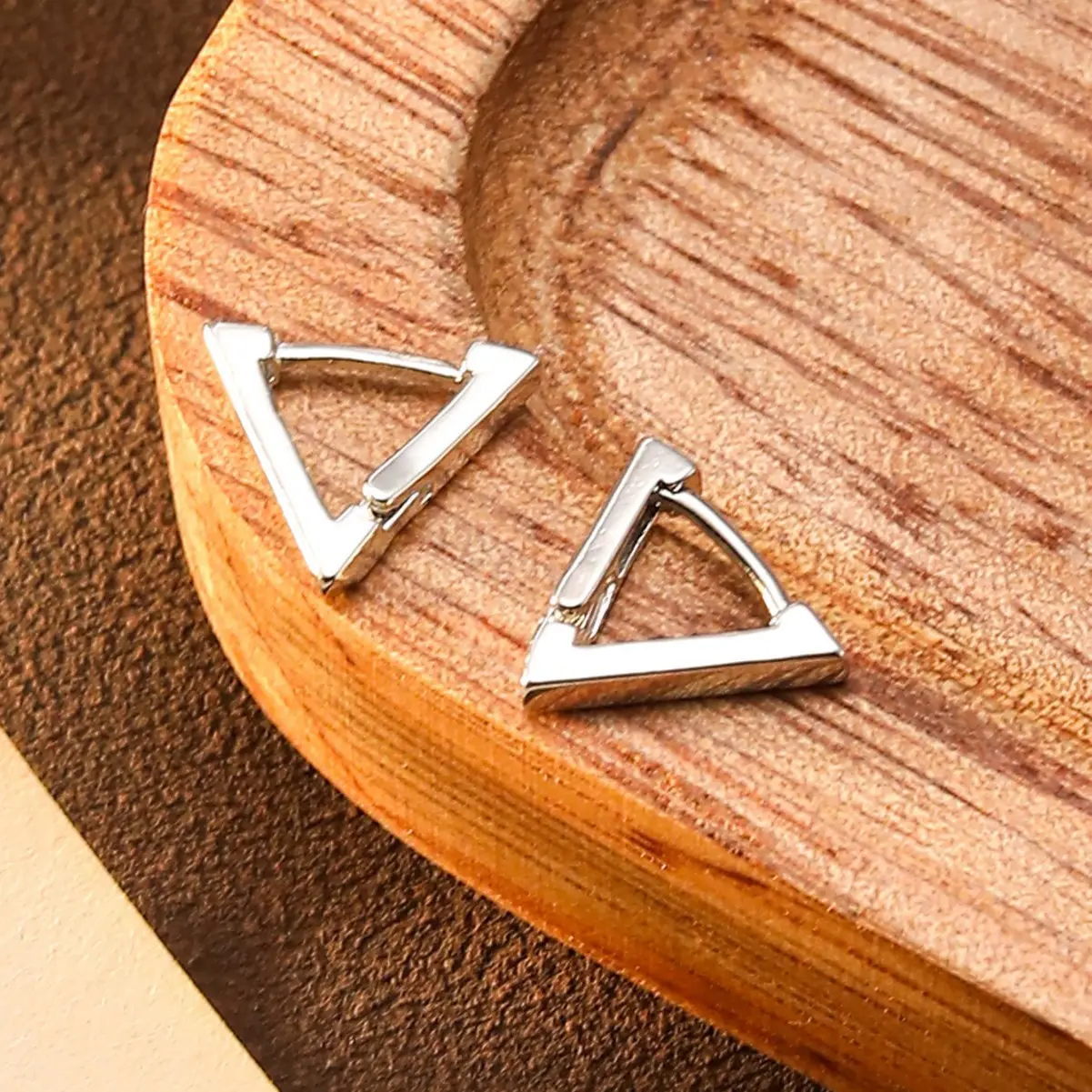 Triangle Ear Buckles Cold Style High-end Women's Fashion - Image 4
