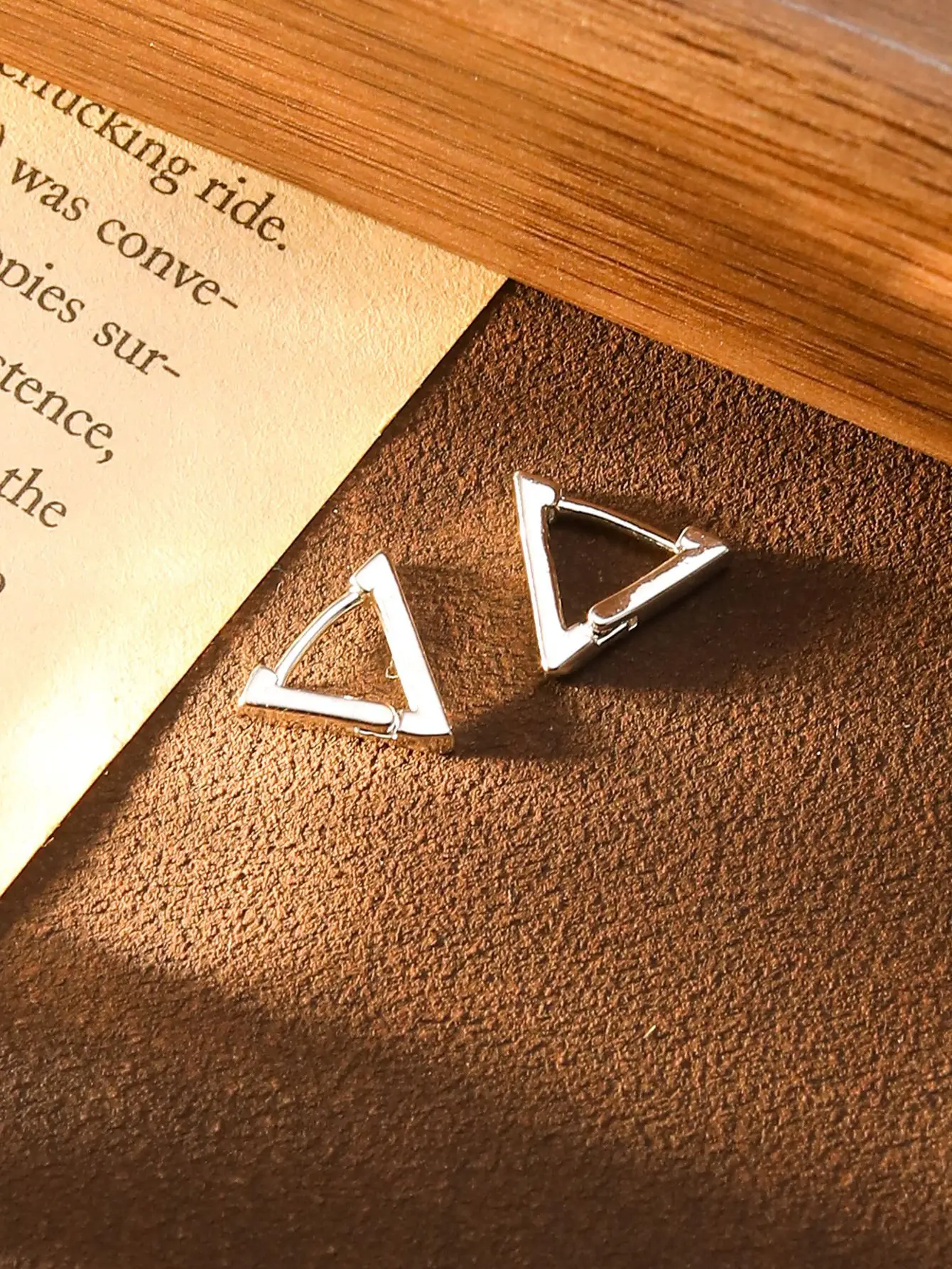Triangle Ear Buckles Cold Style High-end Women's Fashion — feature 4
