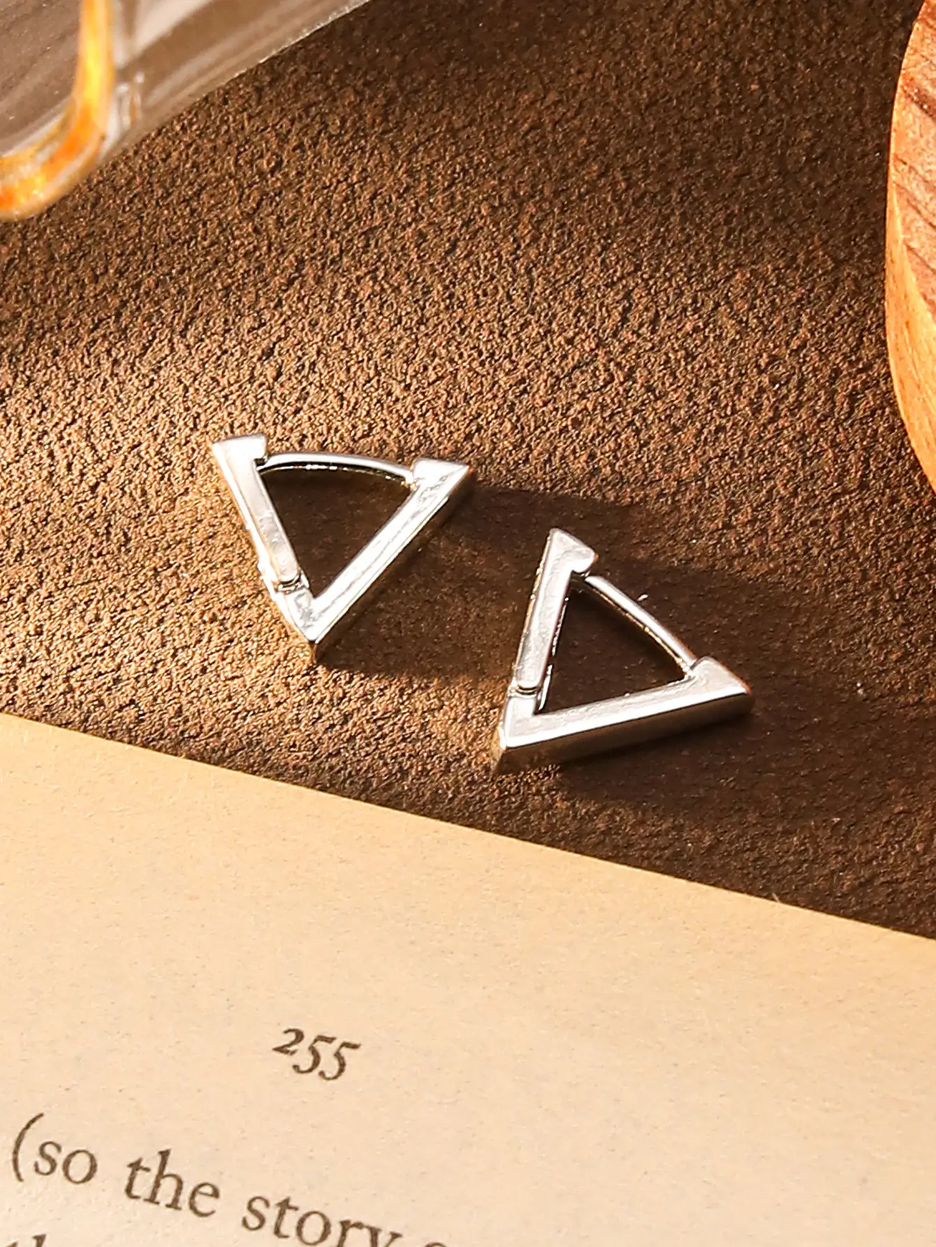 Triangle Ear Buckles Cold Style High-end Women's Fashion — feature 8