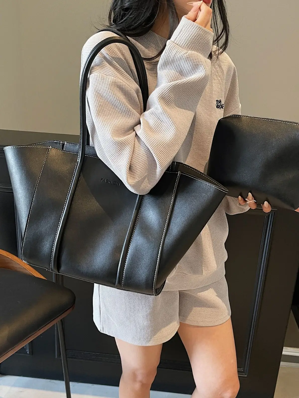Women's Foldable Tote Bag Black Leather Large Capacity - Image 6