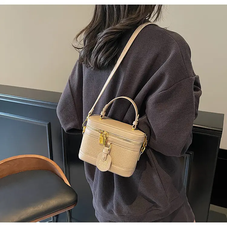 Black Crossbody Bag Women's Western Style 2025 — feature 21