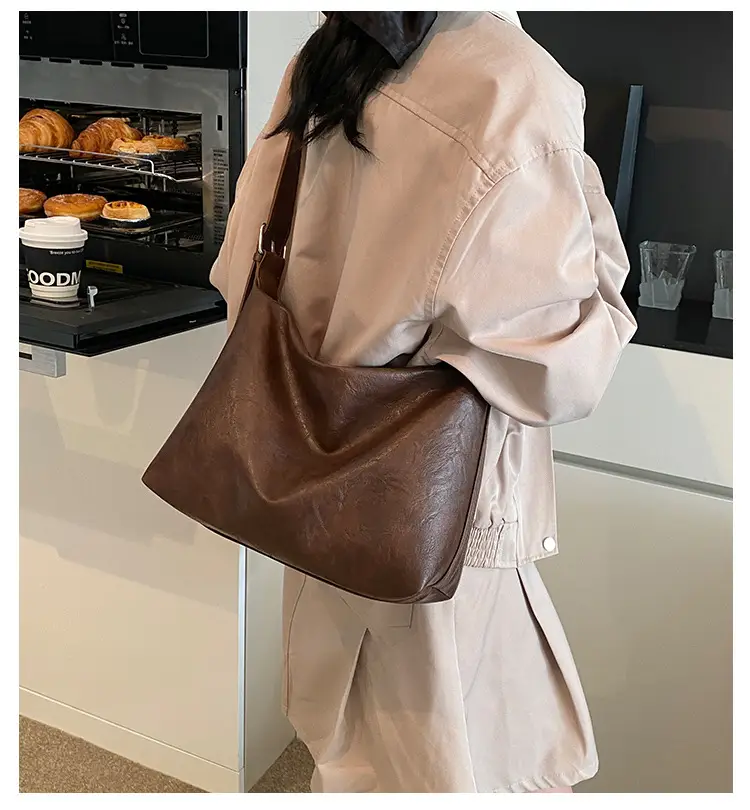 Women's Brown Leather Shoulder Bag Large Capacity 2025 — feature 1