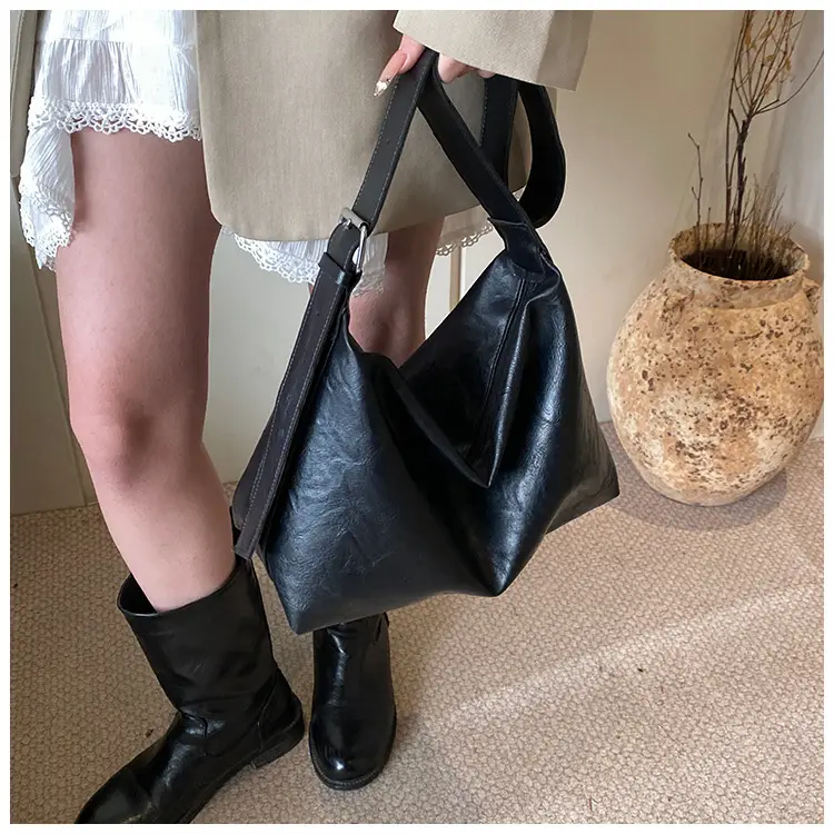 Women's Brown Leather Shoulder Bag Large Capacity 2025 — feature 12