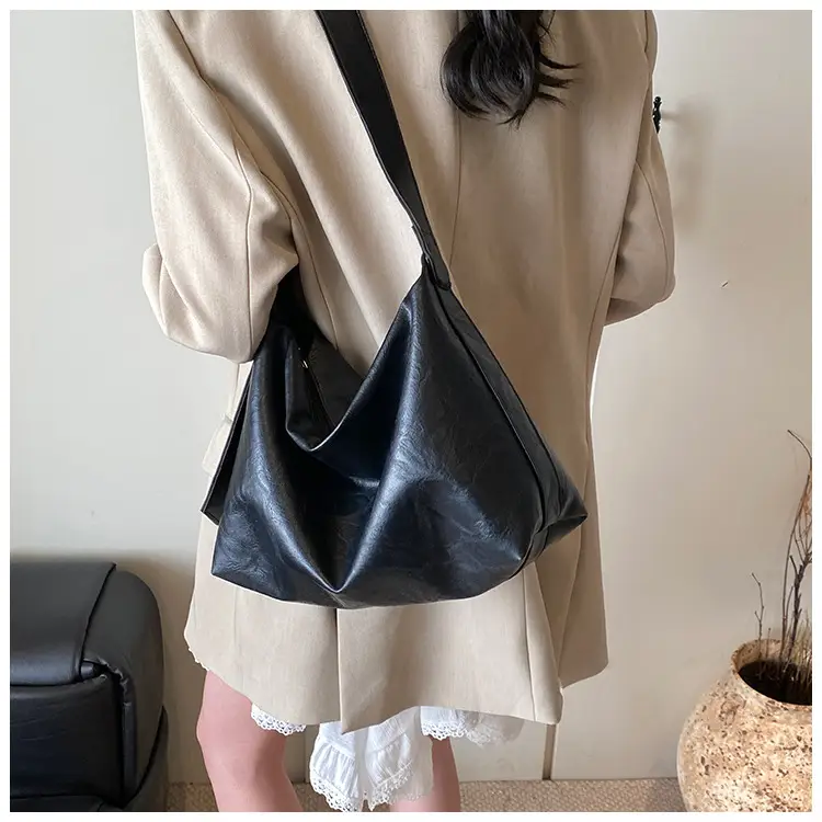 Women's Brown Leather Shoulder Bag Large Capacity 2025 — feature 17