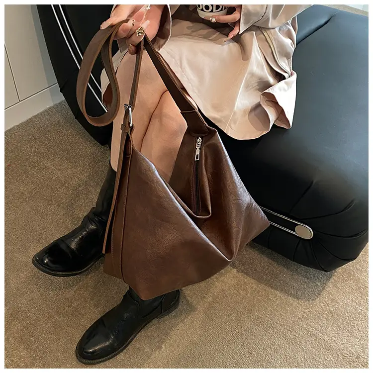 Women's Brown Leather Shoulder Bag Large Capacity 2025 — feature 26