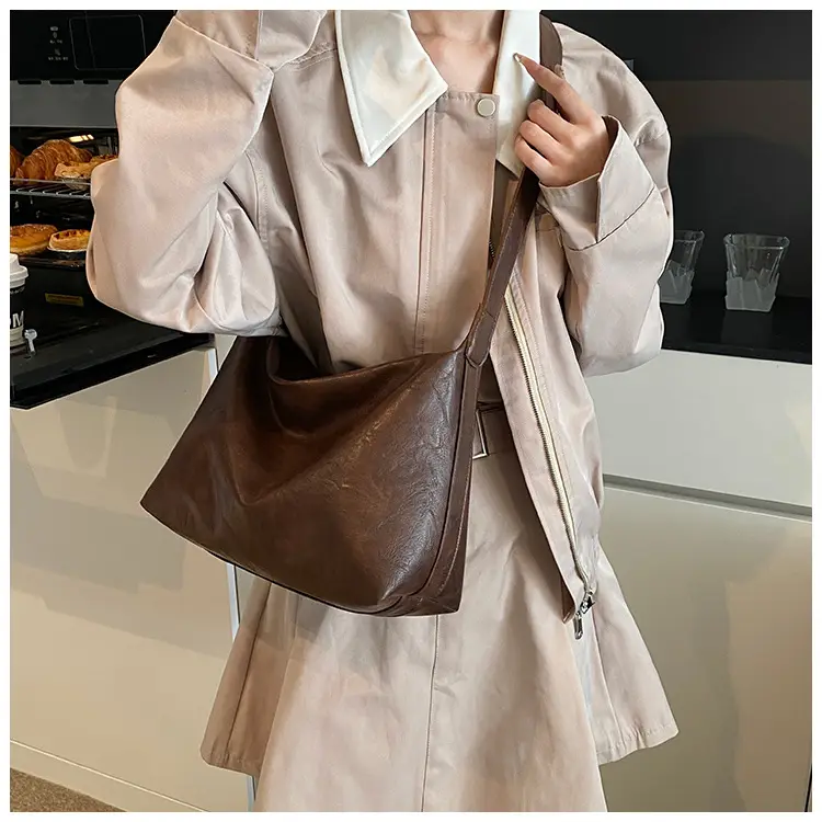 Women's Brown Leather Shoulder Bag Large Capacity 2025 — feature 30