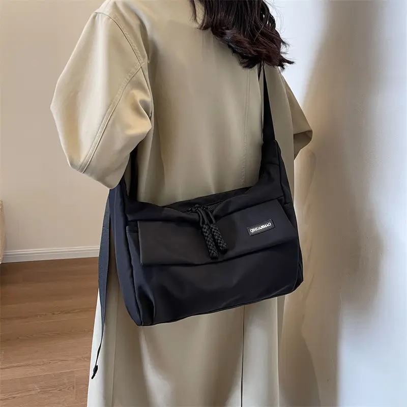 2025 Japanese Style Beige Messenger Bag with Zipper Closure - Image 6