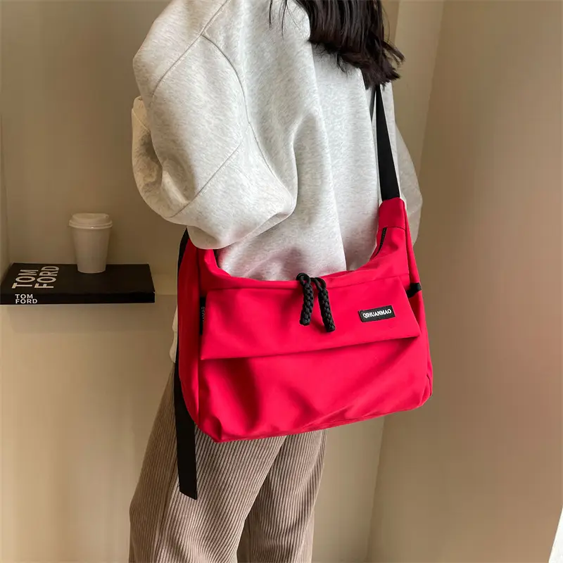 2025 Japanese Style Beige Messenger Bag with Zipper Closure - Image 7