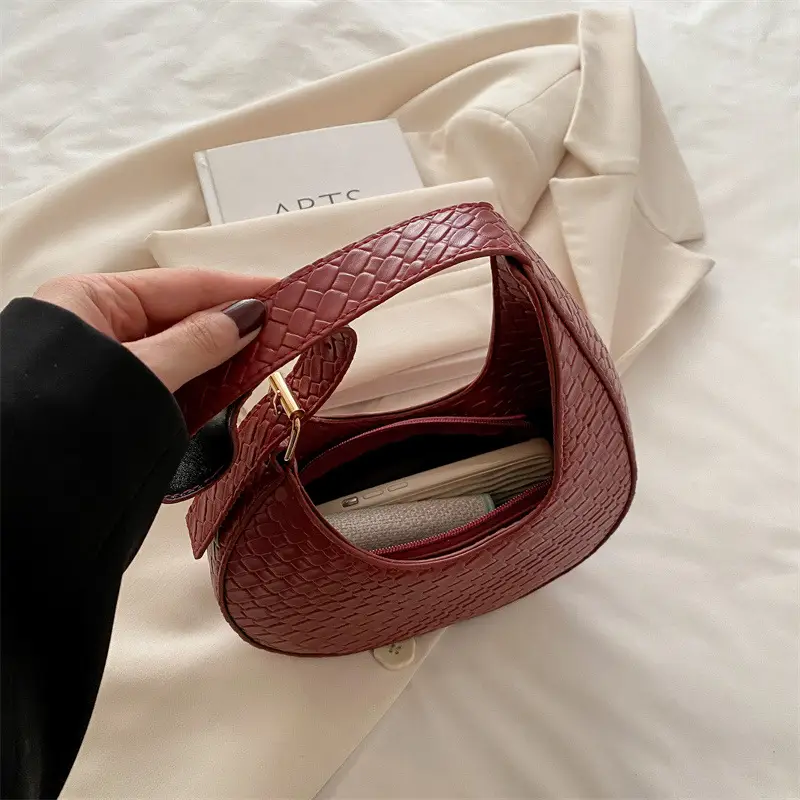Retro Woven Crescent Shoulder Bag Women Maroon 2025 - Image 8