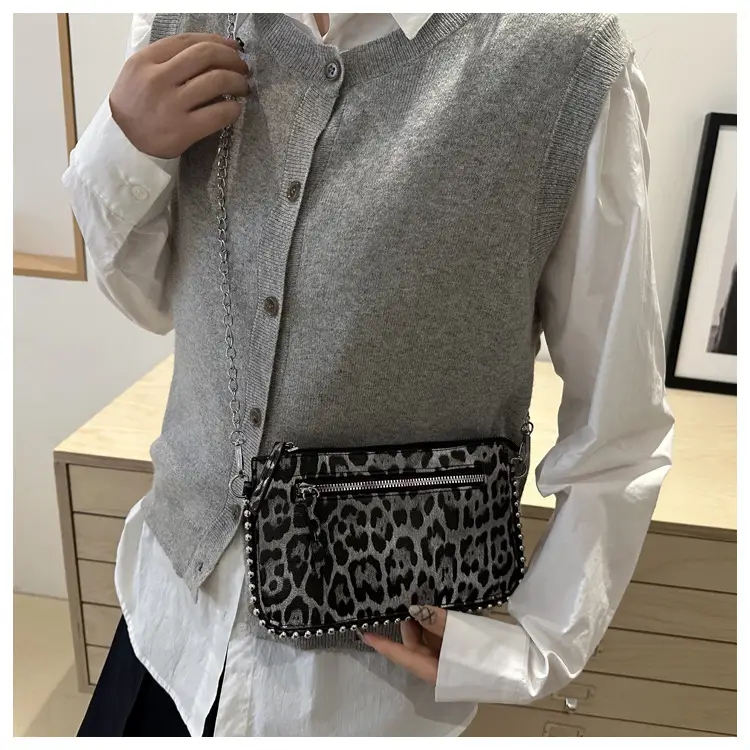 Gold Chain Shoulder Crossbody Bag for Women — feature 19