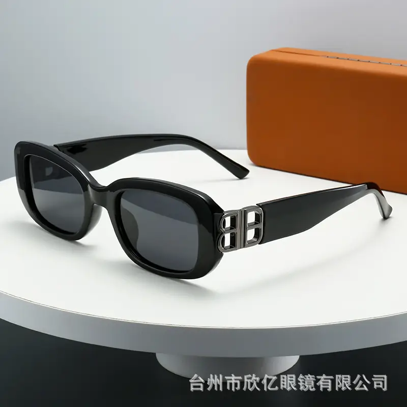 Women Square Frame Polarized Sunglasses Black