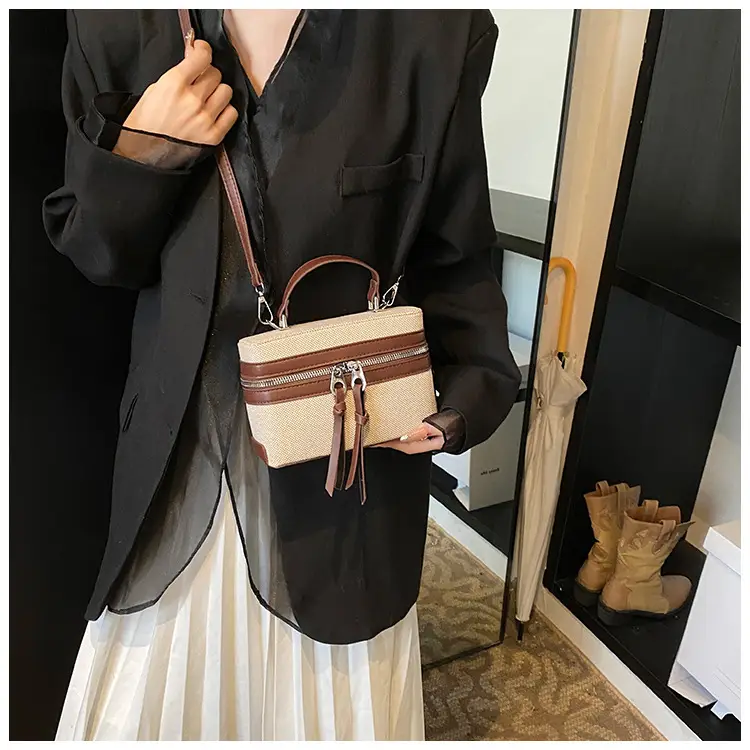 Pink Grey Contrast Stitching Shoulder Bag 2025 — feature 11