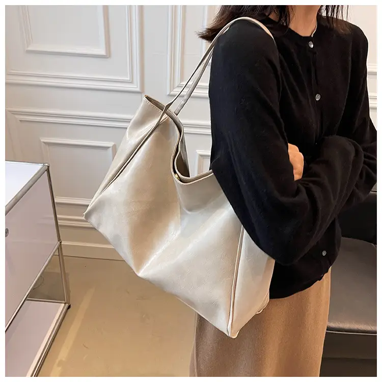 Brown Leather Shoulder Bag Large Capacity 2023 — feature 10