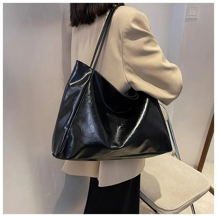 Brown Leather Shoulder Bag Large Capacity 2023 — feature 14