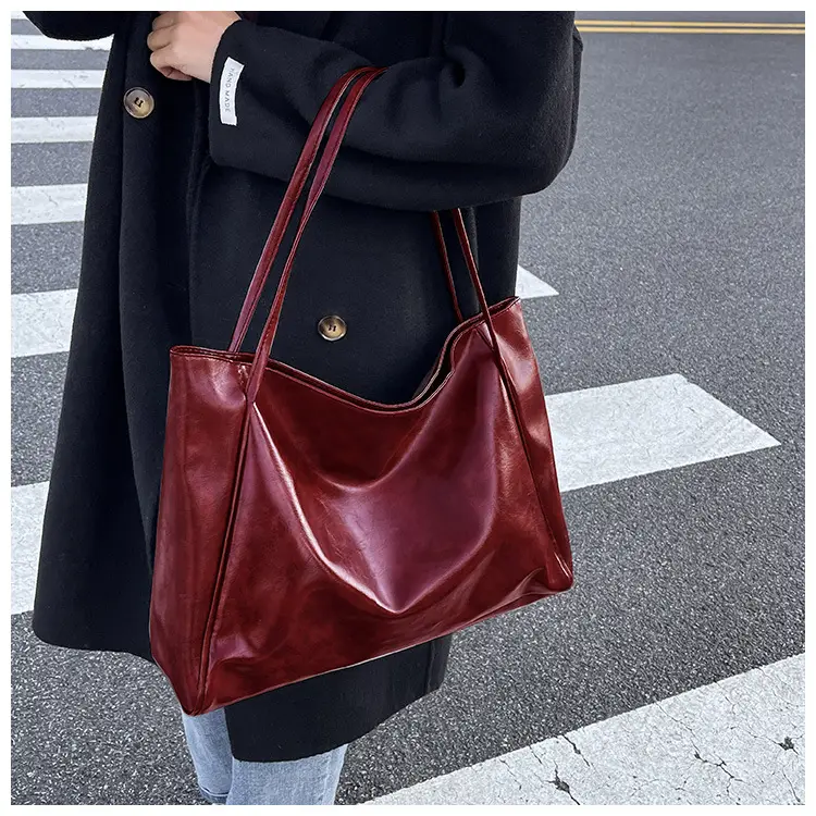 Brown Leather Shoulder Bag Large Capacity 2023 — feature 15