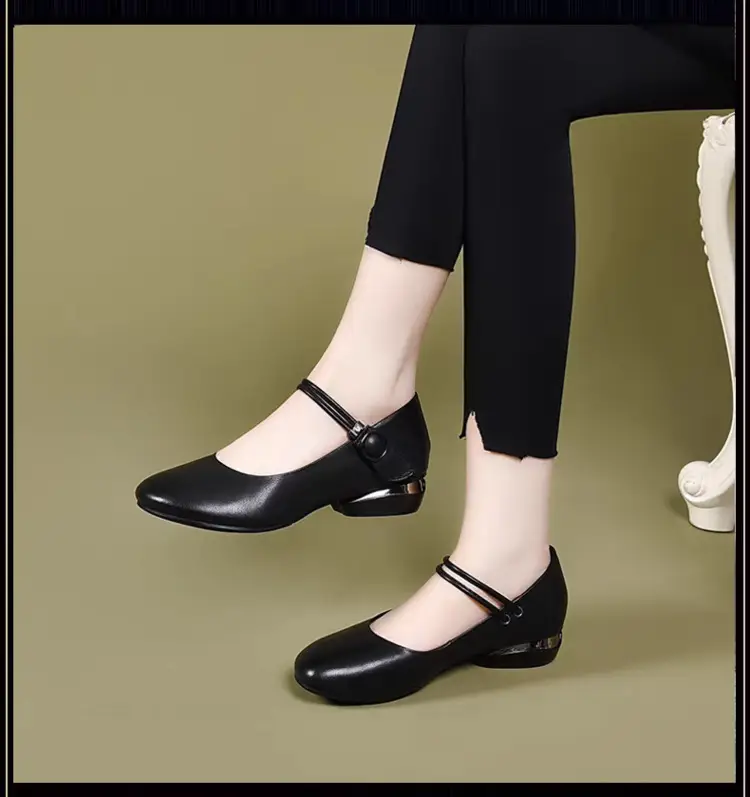 2025 Spring New Shallow Mouth Flat Shoes Women's Soft Leather Soft Bottom Women's Shoes Round toe Peas Shoes Low Heel Small Leather Shoes — feature 3
