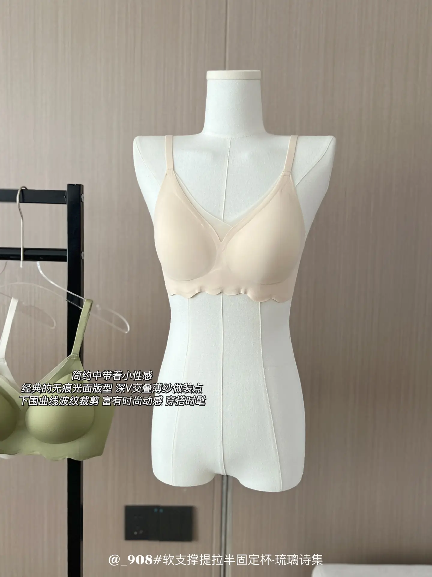 Traceless Underwear Women Small Chest Upper Pull Large Bra Anti-Sagging — feature 3