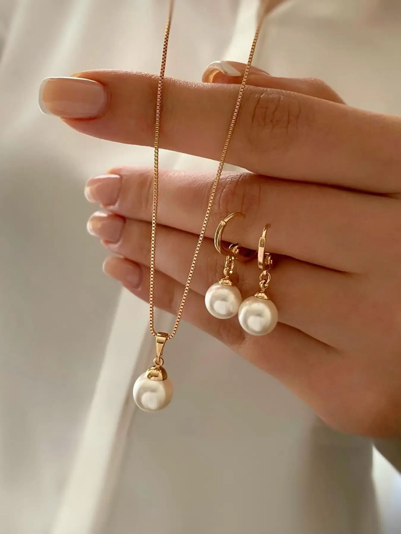 Pearl Pendant Necklace for Women's Elegant Jewelry — feature 2