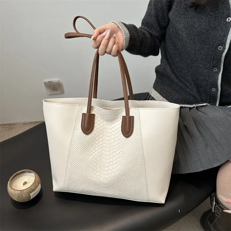 White Snake Texture Large Tote Bag for Women - Image 5