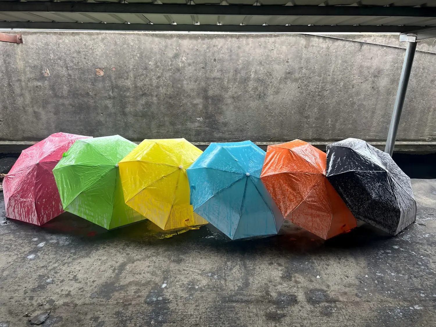 Color-Changing Umbrella with Ink Splash Effect — feature 14