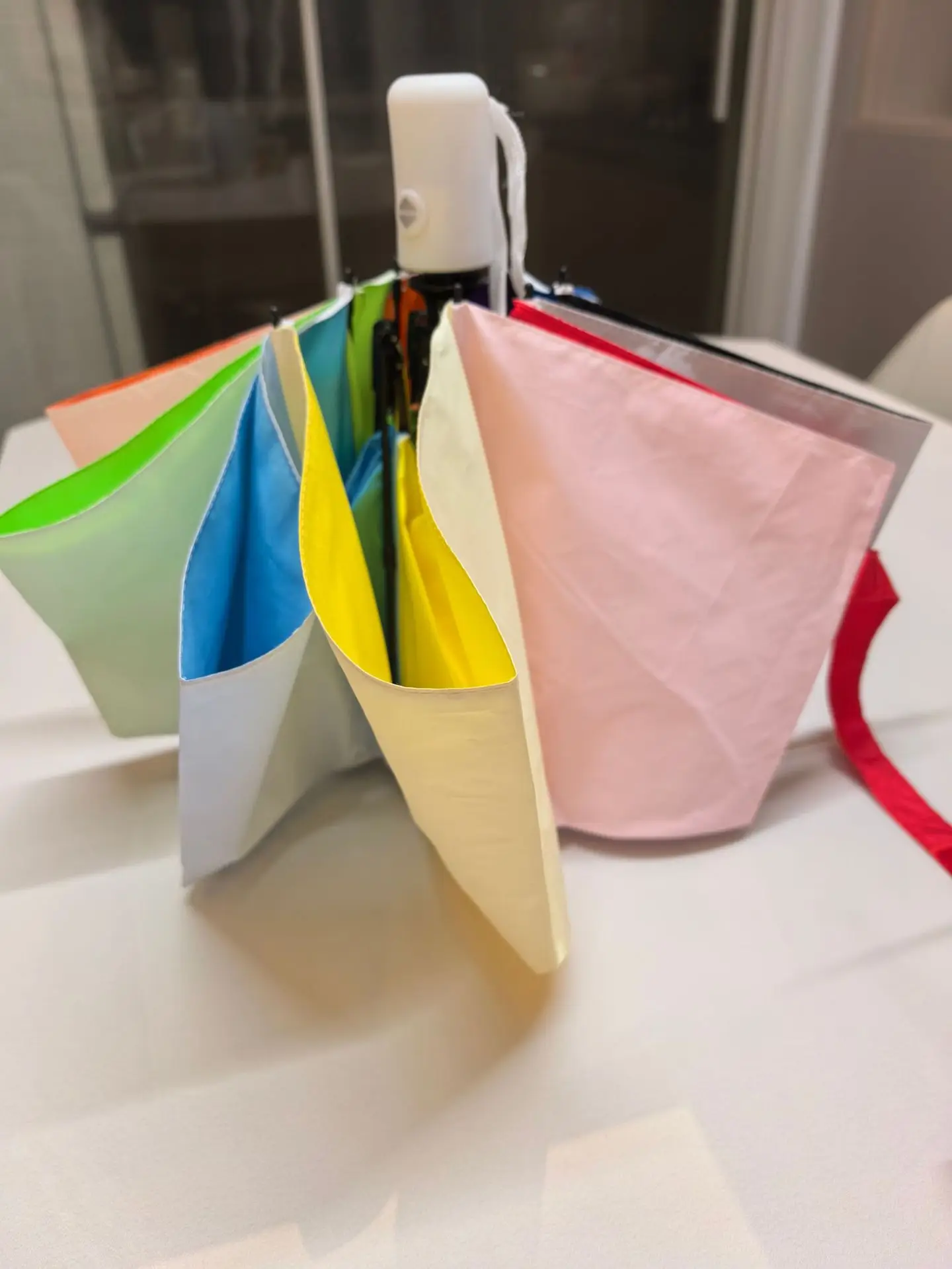 Color-Changing Umbrella with Ink Splash Effect — feature 21