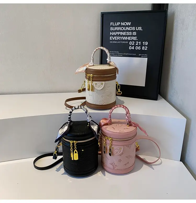 Black Crossbody Bag for Women Spring Summer 2025 — feature 1