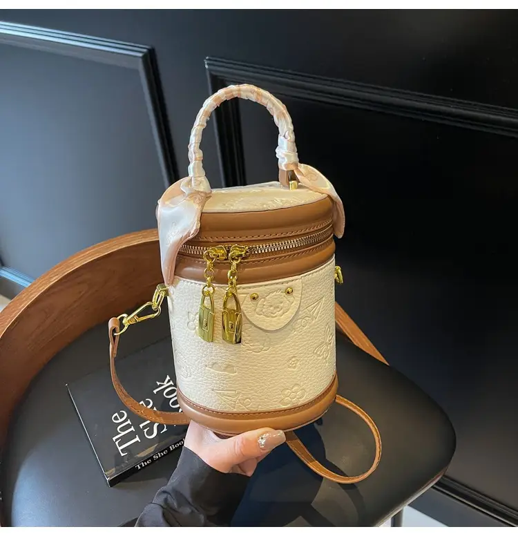 Black Crossbody Bag for Women Spring Summer 2025 — feature 11
