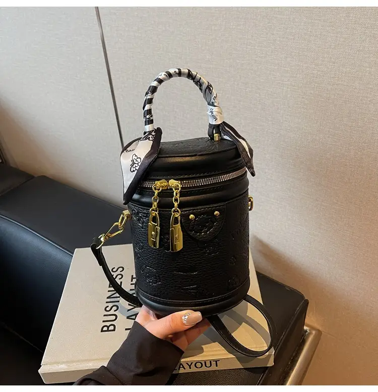 Black Crossbody Bag for Women Spring Summer 2025 — feature 13