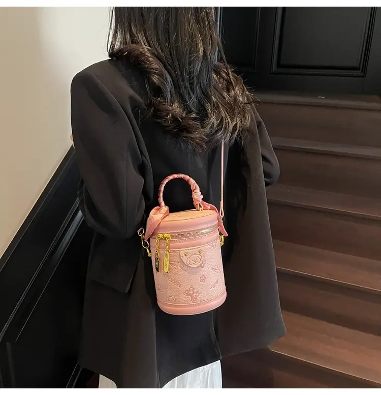 Black Crossbody Bag for Women Spring Summer 2025 — feature 16