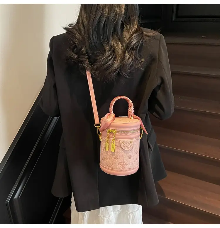 Black Crossbody Bag for Women Spring Summer 2025 — feature 18