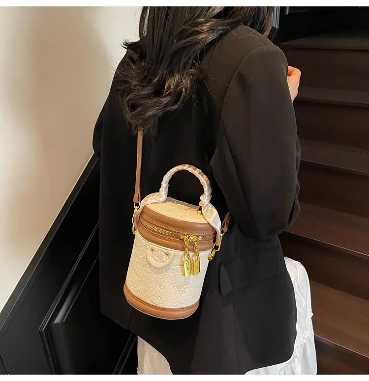 Black Crossbody Bag for Women Spring Summer 2025 — feature 19