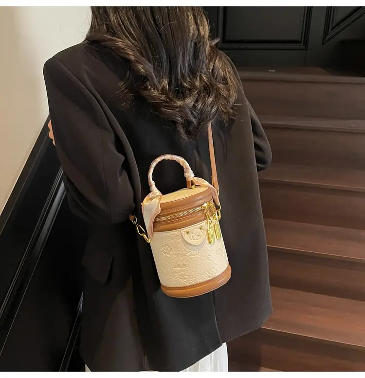 Black Crossbody Bag for Women Spring Summer 2025 — feature 21