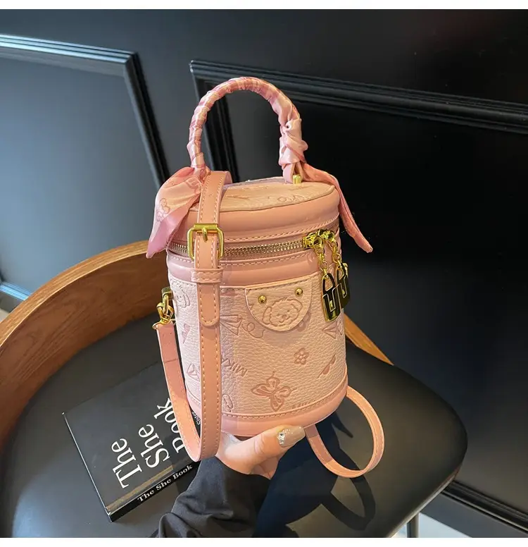 Black Crossbody Bag for Women Spring Summer 2025 — feature 9