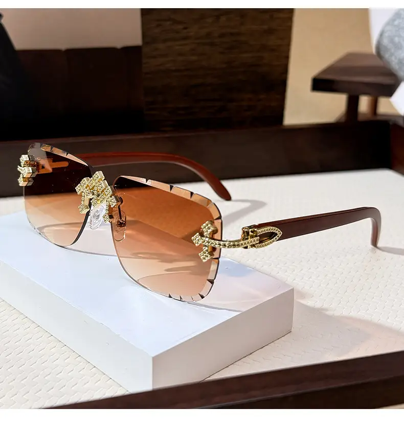 Men Star Sunglasses with Metal Rim & Gold Accents — feature 3