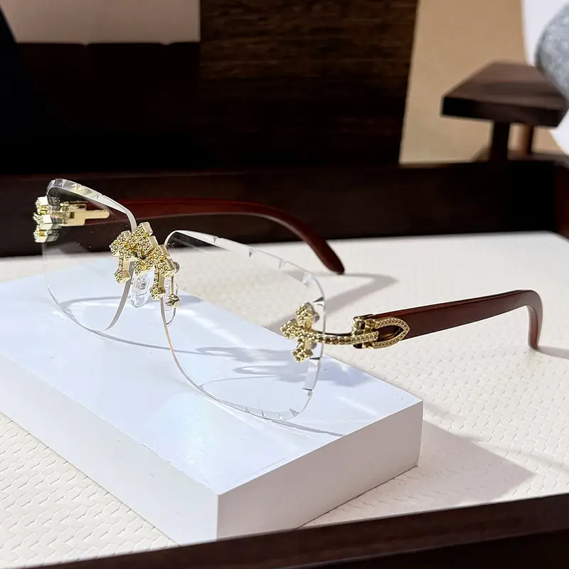 Men Star Sunglasses with Metal Rim & Gold Accents - Image 2