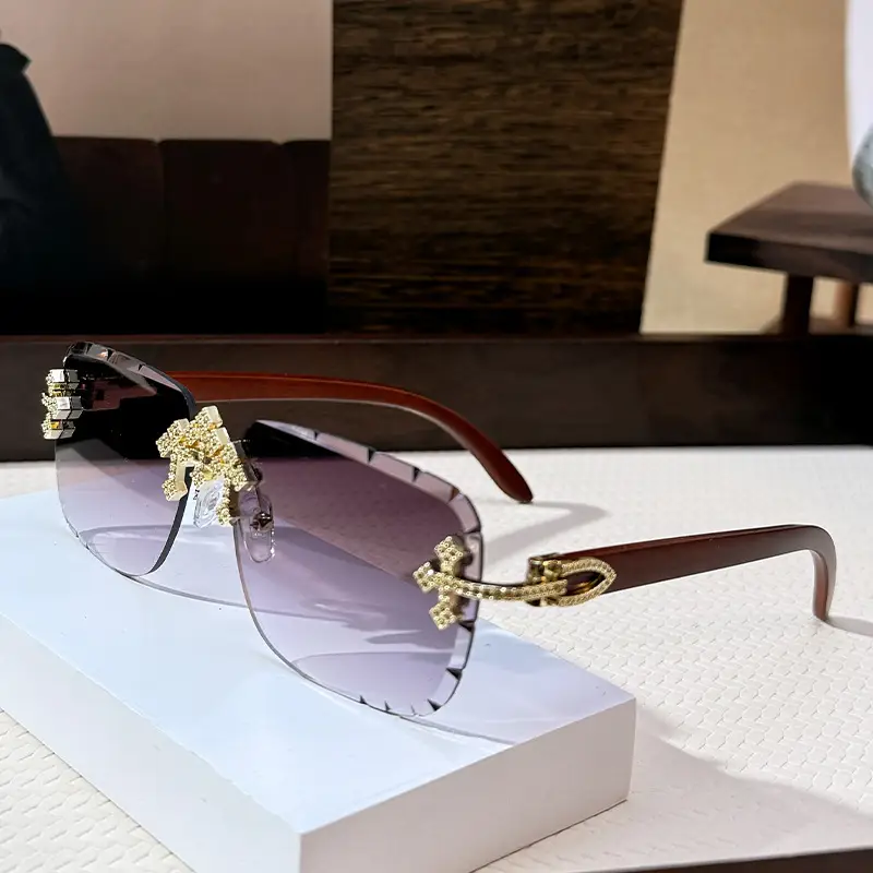 Men Star Sunglasses with Metal Rim & Gold Accents - Image 5
