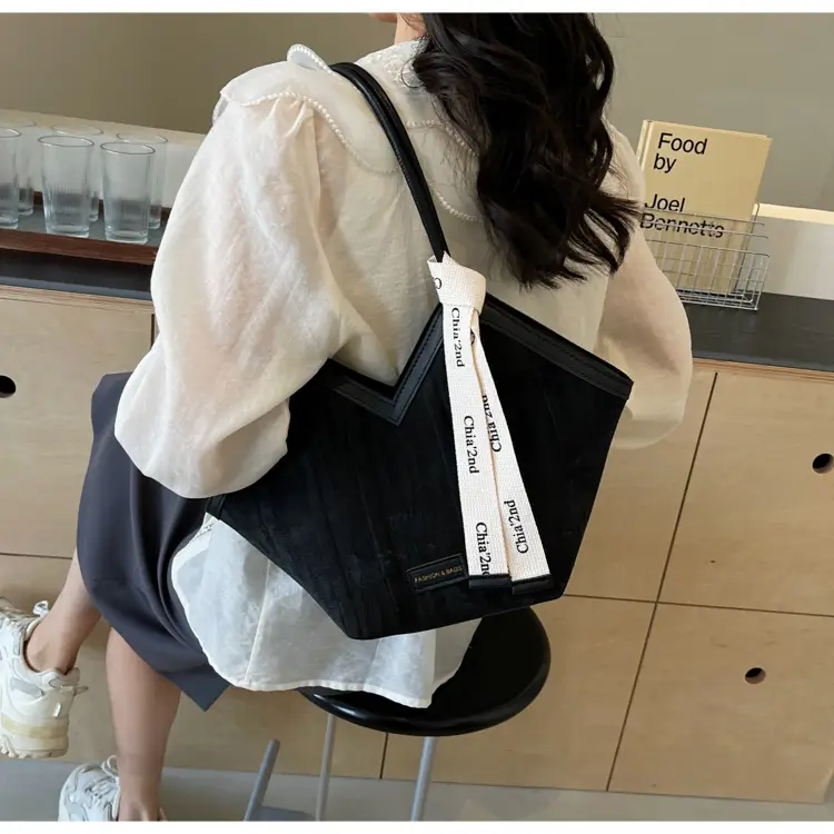 2025 Korean Style Women's White Tan Shoulder Bag — feature 20