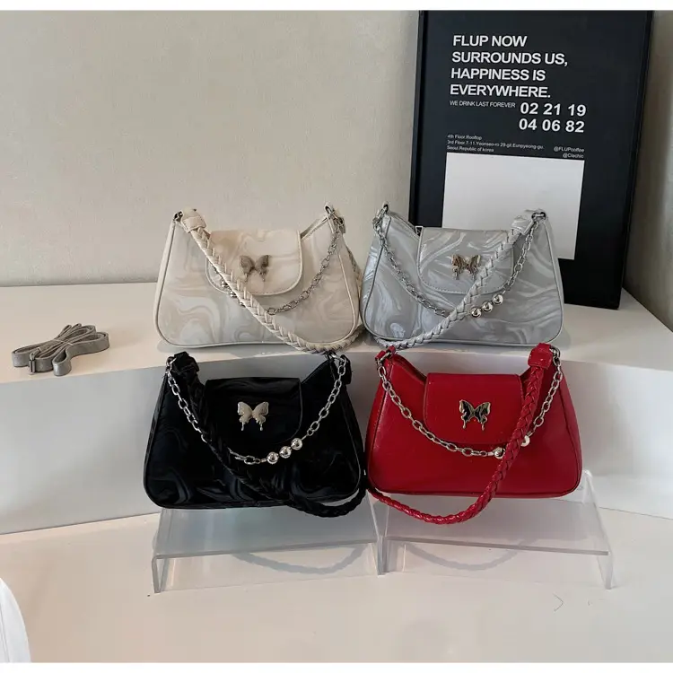 White Chain Crossbody Bag for Women Spring Summer 2025 — feature 1
