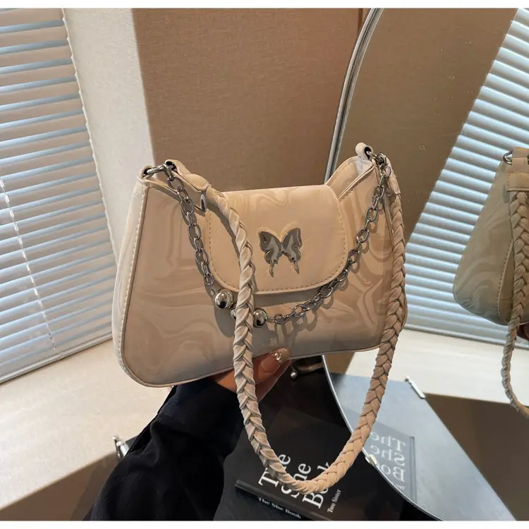 White Chain Crossbody Bag for Women Spring Summer 2025 — feature 10