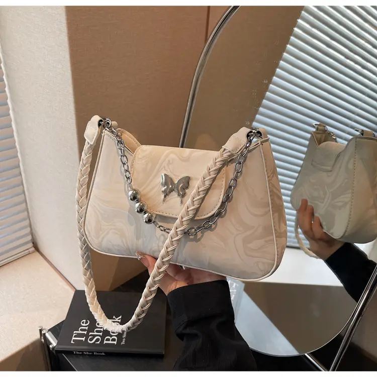 White Chain Crossbody Bag for Women Spring Summer 2025 — feature 11