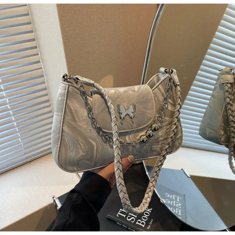White Chain Crossbody Bag for Women Spring Summer 2025 — feature 12