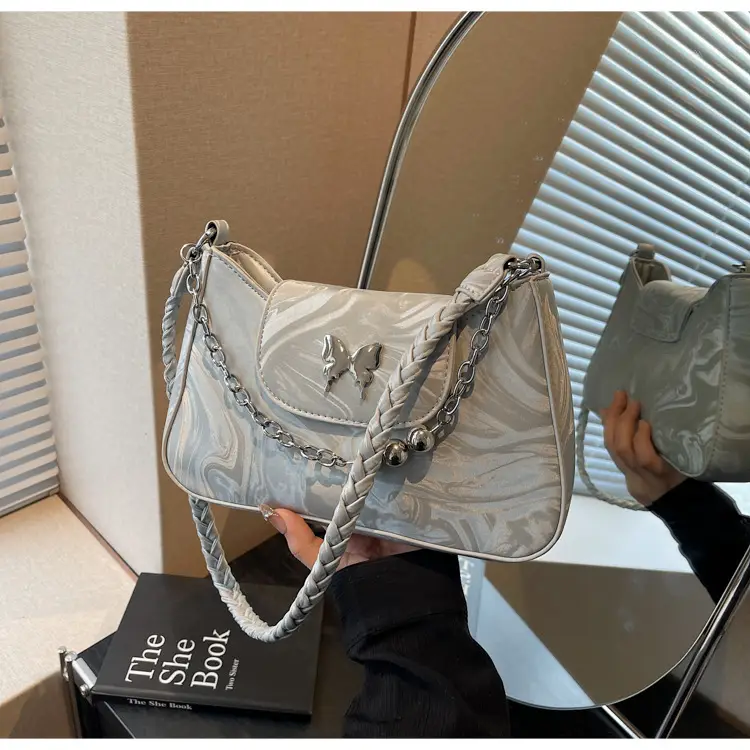 White Chain Crossbody Bag for Women Spring Summer 2025 — feature 13