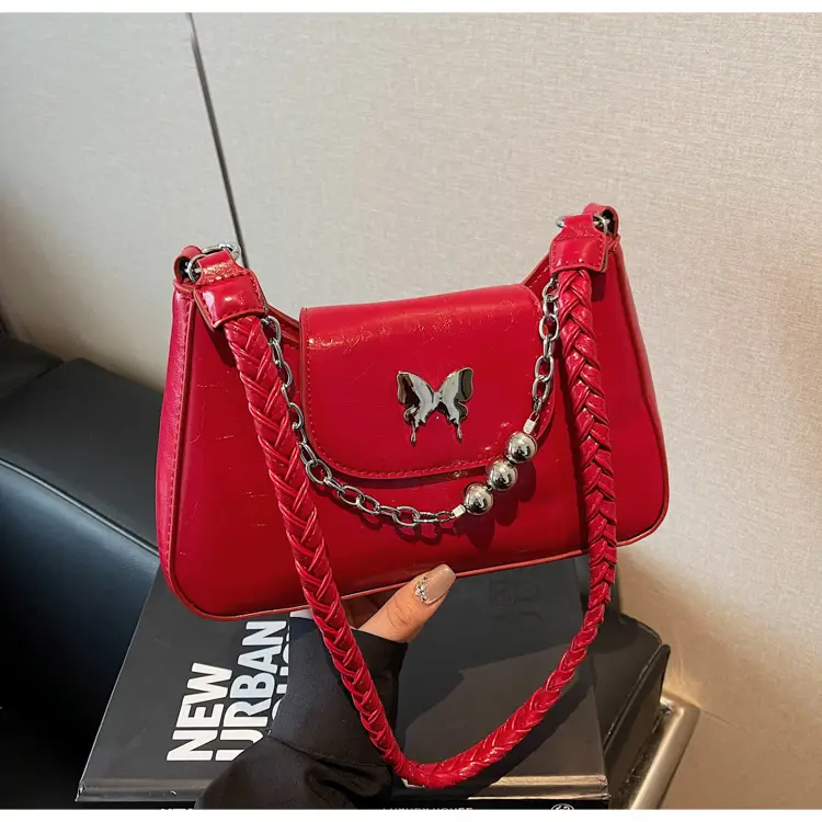 White Chain Crossbody Bag for Women Spring Summer 2025 — feature 16