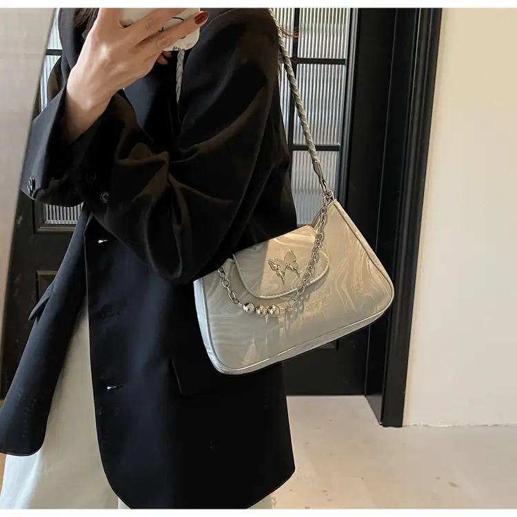White Chain Crossbody Bag for Women Spring Summer 2025 — feature 18