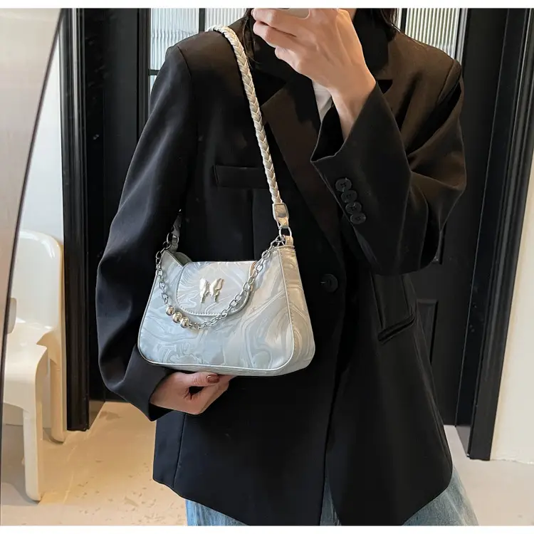White Chain Crossbody Bag for Women Spring Summer 2025 — feature 20
