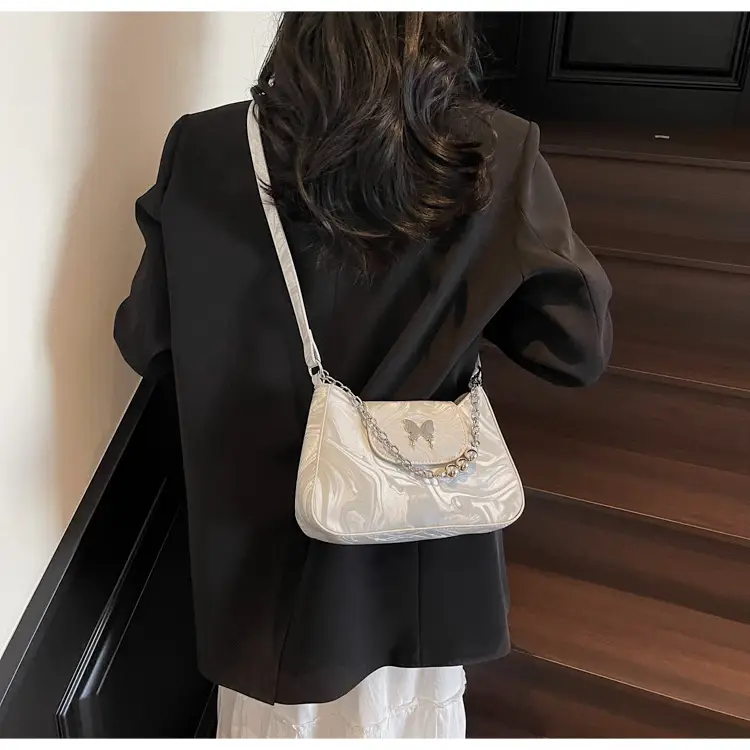 White Chain Crossbody Bag for Women Spring Summer 2025 — feature 21