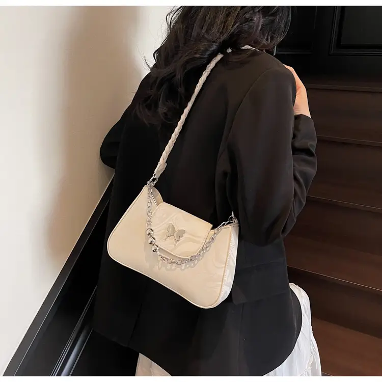 White Chain Crossbody Bag for Women Spring Summer 2025 — feature 22