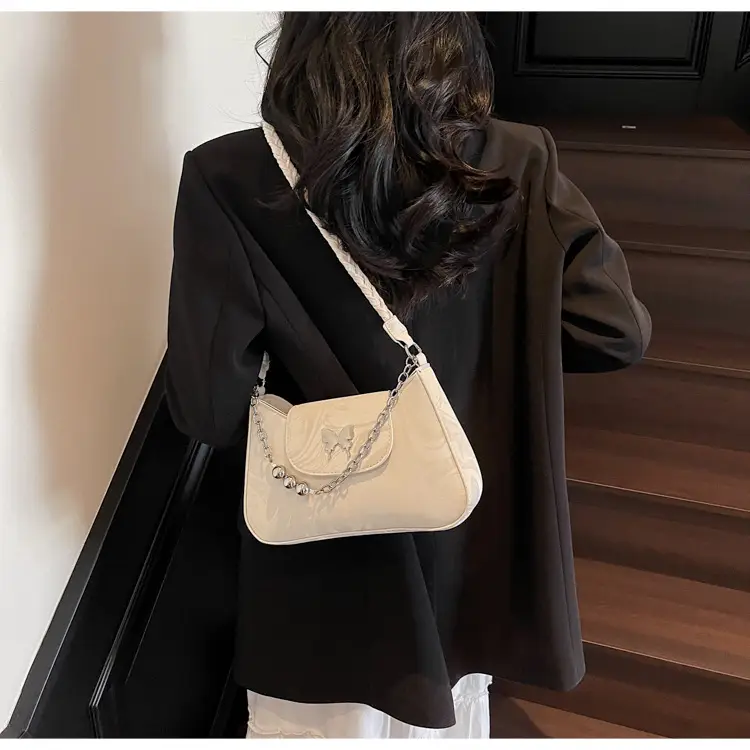 White Chain Crossbody Bag for Women Spring Summer 2025 — feature 23